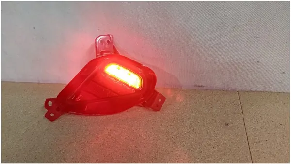 Kia Xceed Luz Antiniebla Izquierda OEM 92405-J7300 - Usado image 2