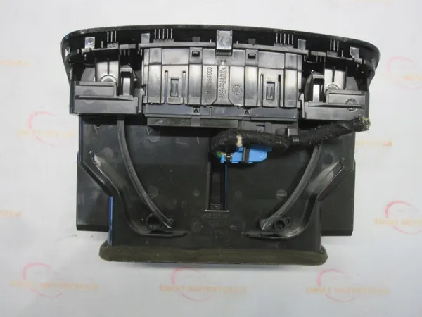 Opel Meriva B mittventilationsgallret OEM 13262802 image 3