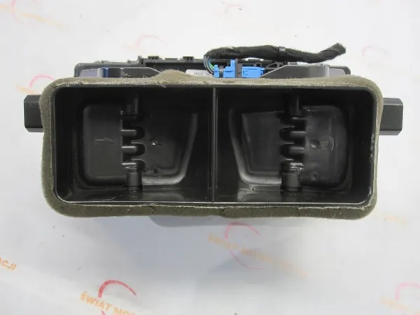 Opel Meriva B mittventilationsgallret OEM 13262802 image 5