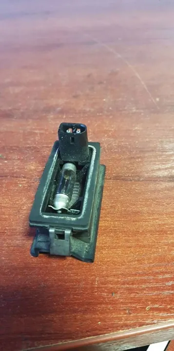 Luz de matrícula BMW 5 E34 OEM 8355048 image 2