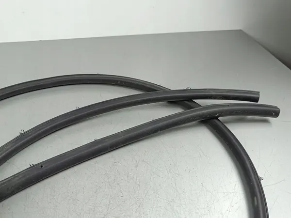 Vedação do capô Jeep Grand Cherokee WL 2022 FOB49361 image 2