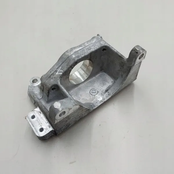 Suporte de rolamento de eixo OEM 220506C113 - Usado image 3