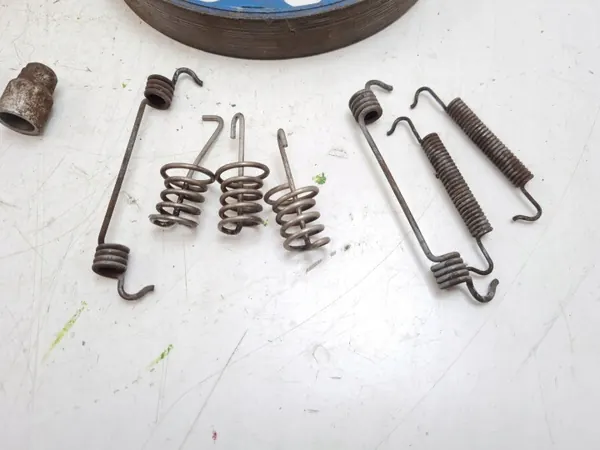 Porsche OEM 97009300 Handbrems-Bremsbeläge image 8