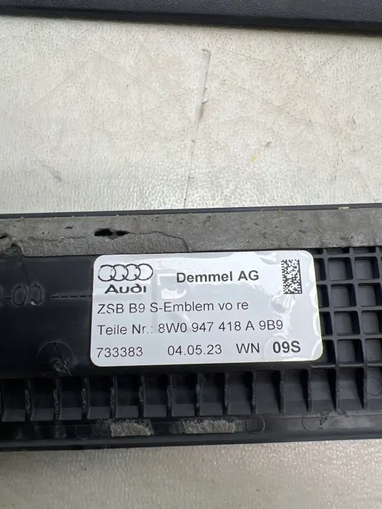 Audi A4 S4 B9 8W 2022 Vänster fram tröskelskydd OEM 8W0947418A image 4
