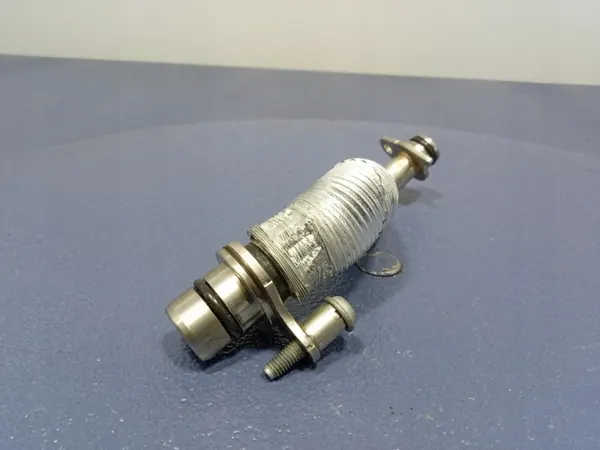 Conduto de óleo Audi SQ8 Q8 OEM 0P2145772A - Usado image 2