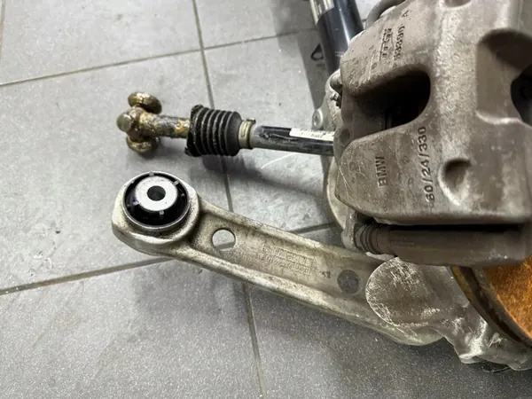 BMW G30 G31 2.0D X-Drive Rechter Vooras Draagpen met Naaf image 3