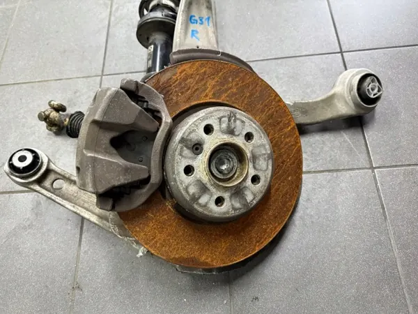 BMW G30 G31 2.0D X-Drive Rechter Vooras Draagpen met Naaf image 4