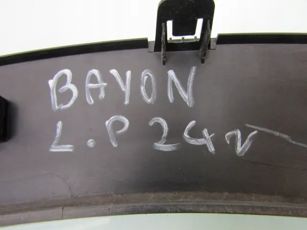OEM 87711-Q0400 Guarnição do para-lamas dianteiro esquerdo Hyundai Bayon image 5