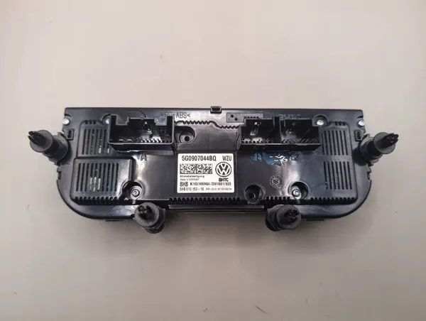 2018 VW Passat B8 Ilmastointipaneeli 5G0907044BQ image 3
