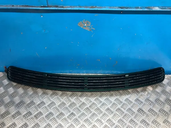Mercedes W211 Grille OEM 2118800005 - Gebruikt image 2