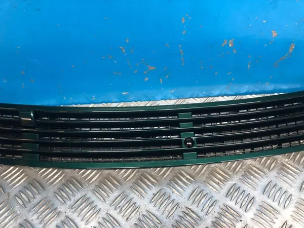 Mercedes W211 Grille OEM 2118800005 - Gebruikt image 3