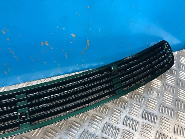 Mercedes W211 Grille OEM 2118800005 - Gebruikt image 4
