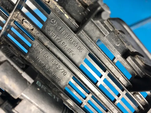 Mercedes W211 Grille OEM 2118800005 - Gebruikt image 5