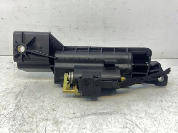 Mercedes Kofferraumgriff OEM A2037401093 - Gebraucht image 4