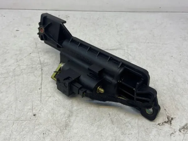 Mercedes Kofferraumgriff OEM A2037401093 - Gebraucht image 8
