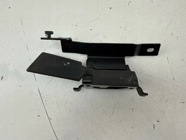 Mercedes-Benz C W205 Linker kofferbakplank bevestiging OEM A2058605500 image 2