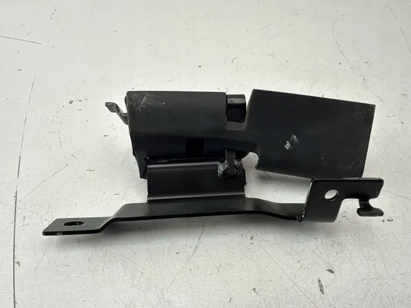 Mercedes-Benz C W205 Linker kofferbakplank bevestiging OEM A2058605500 image 4