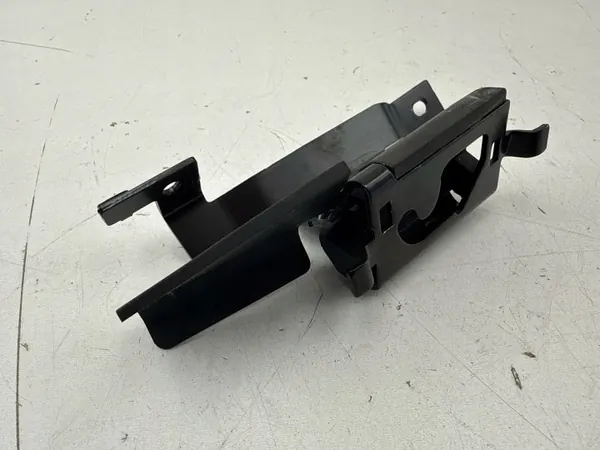 Mercedes-Benz C W205 Linker kofferbakplank bevestiging OEM A2058605500 image 5
