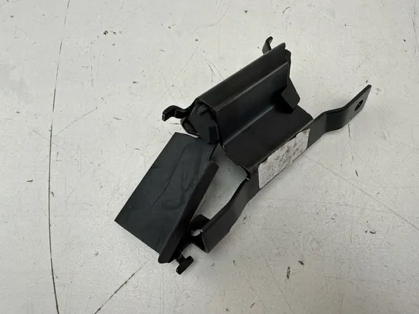 Mercedes-Benz C W205 Linker kofferbakplank bevestiging OEM A2058605500 image 6