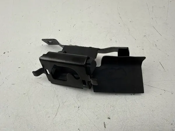 Mercedes-Benz C W205 Linker kofferbakplank bevestiging OEM A2058605500 image 7
