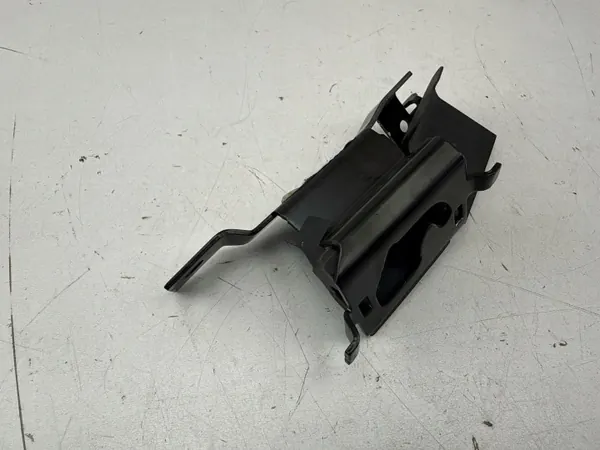 Mercedes-Benz C W205 Linker kofferbakplank bevestiging OEM A2058605500 image 8