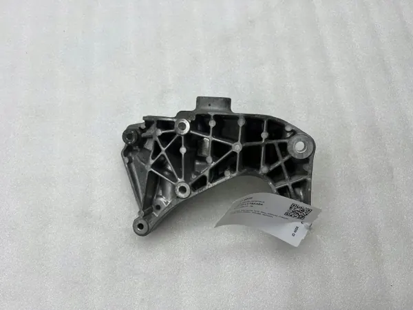 Volvo V40 2016 airco-compressorbeugel OEM 31401517 image 4