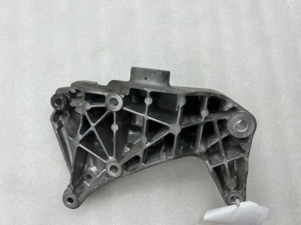 Volvo V40 2016 airco-compressorbeugel OEM 31401517 image 5