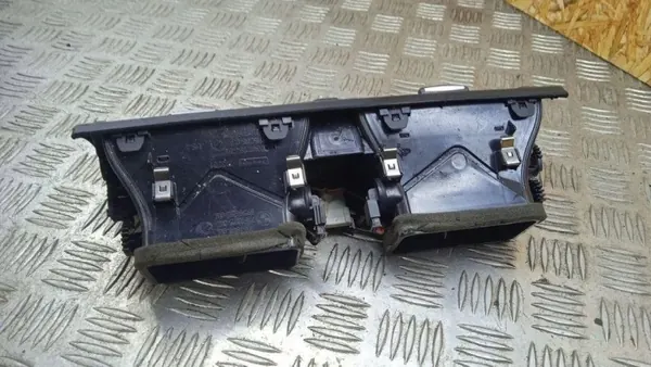 Prise d'air BMW X5 E70 OEM 7161801 - 3.0L Diesel image 3