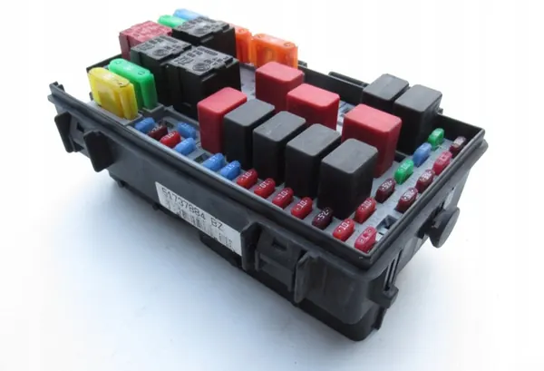 Zekeringkast motorcompartiment Fiat Grande Punto 51737884 image 3