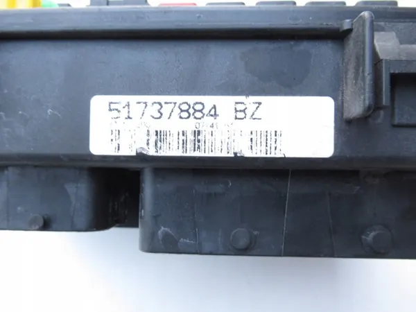 Zekeringkast motorcompartiment Fiat Grande Punto 51737884 image 5