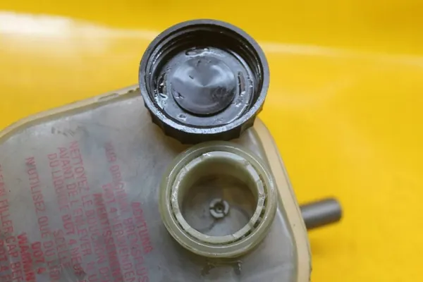 Käytetty jarrusäiliö OEM 4D0611301E Audi A8 D2:lle image 8