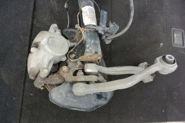 Snodo di Sospensione Anteriore Mercedes W204 image 4