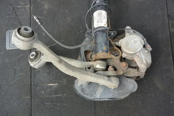 Snodo di Sospensione Anteriore Mercedes W204 image 6