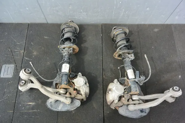 Snodo di Sospensione Anteriore Mercedes W204 image 8