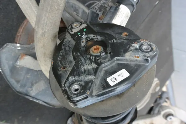 Snodo di Sospensione Anteriore Mercedes W204 image 9