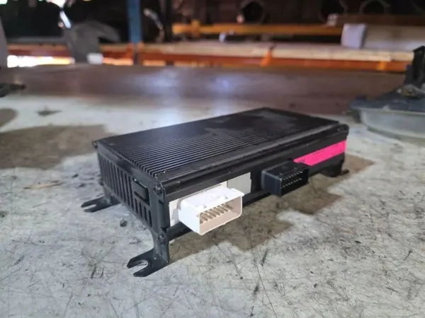 JBL Versterker OEM 9650861180 voor Peugeot - Gebruikt image 2