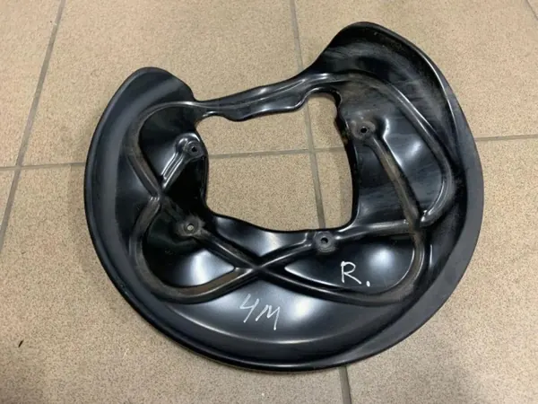 Audi Q7 Jarrulevy Suoja Taka Oikea OEM 4M0615612C image 2