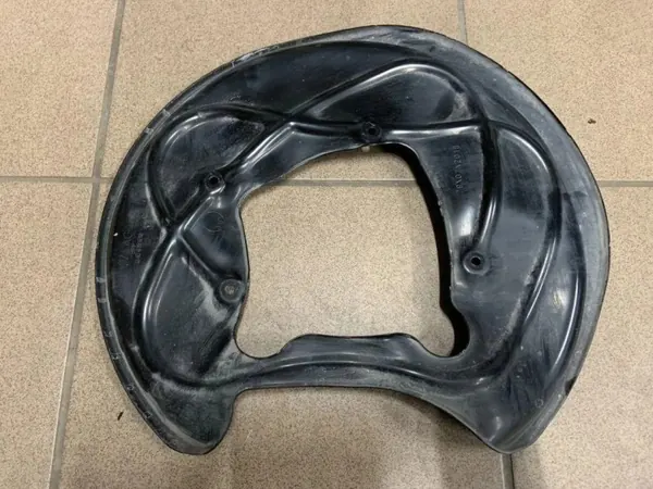 Audi Q7 Jarrulevy Suoja Taka Oikea OEM 4M0615612C image 3