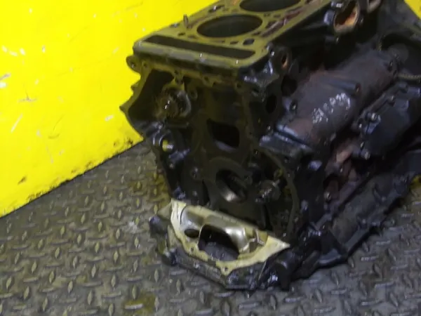 Bloque Motor Audi OEM CDH CDHA 24SP29 - Usado image 3