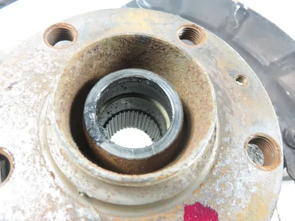 Pivot de roue avant gauche OEM 4E0257J d'occasion image 5