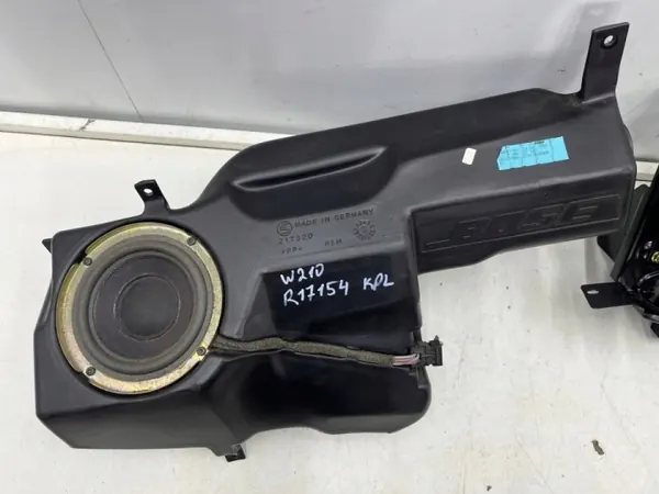 OEM 2108200689 Mercedes W210 Radio Bose Subwooferilla image 3
