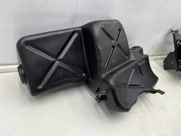 OEM 2108200689 Mercedes W210 Radio Bose Subwooferilla image 5