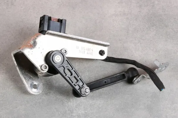 Strålkastarnivåsensor OEM 2959574 Höger Bak image 3