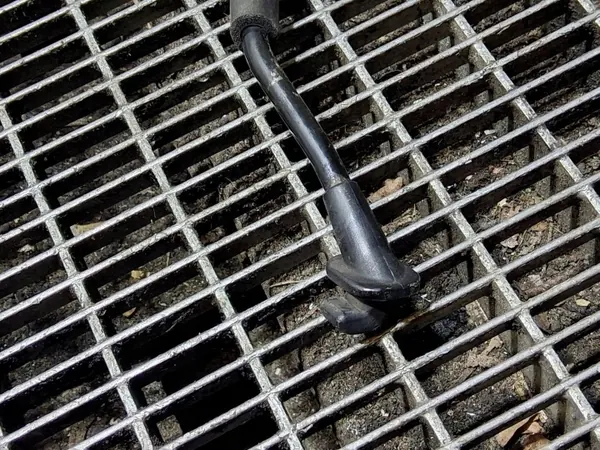 Soporte de capó KIA Ceed OEM SKE57988 - Usado image 3