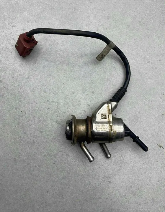 INJECTEUR ADBLUE 04L131113L VW CADDY III IV 2.0 TDI image 1