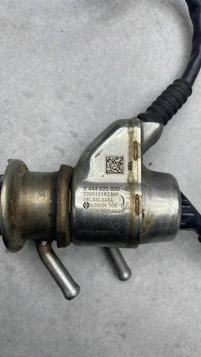 INJECTEUR ADBLUE 04L131113L VW CADDY III IV 2.0 TDI image 2