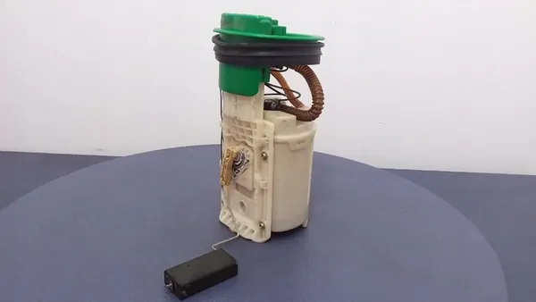 VW GOLF IV 1.6B FSI Kraftstoffpumpe 1J0919051K image 2