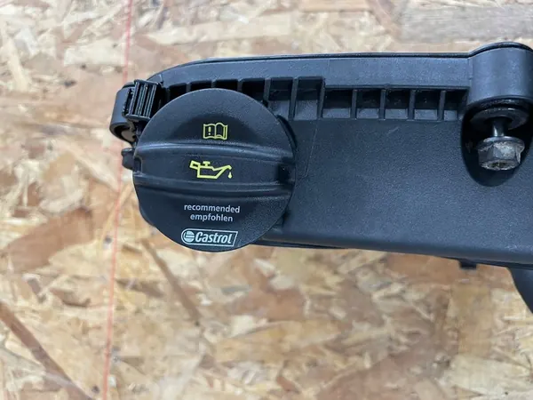 VW Audi Timing Cover 06K103277D image 5