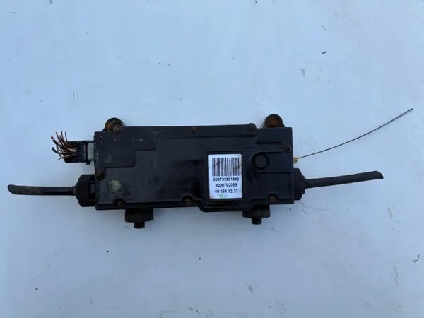 Sähköinen käsimäntäjarru OEM 8200702095 Renault Scenic II:lle image 2