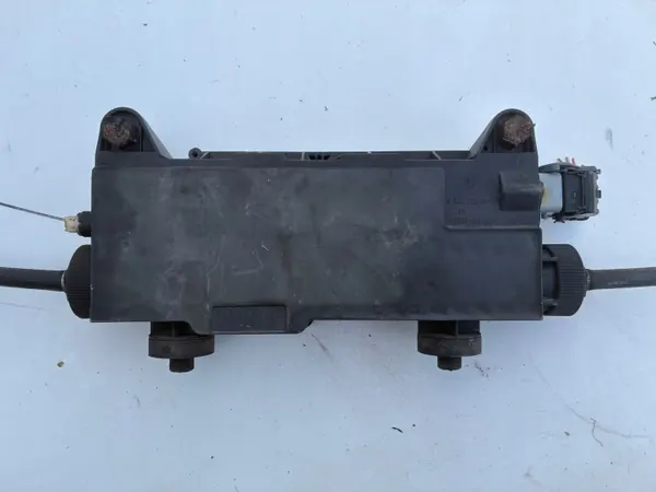 Sähköinen käsimäntäjarru OEM 8200702095 Renault Scenic II:lle image 3